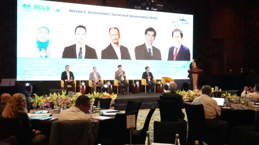 Dr. Masayu Elita Hafizah (PT Evonik), a panel comprising Mr. Wittaya Guntawang (PT Chandra Asri Pacific, Tbk), Dr. Masayuki Fujita (Sumitomo Chemical Co. Ltd, JCIA), Mr. Bernard Leong (PCS Pty. Ltd, SCIC), and Dr. Masamichi Nishihara