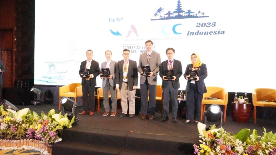 Dr. Masayu Elita Hafizah (PT Evonik), a panel comprising Mr. Wittaya Guntawang (PT Chandra Asri Pacific, Tbk), Dr. Masayuki Fujita (Sumitomo Chemical Co. Ltd, JCIA), Mr. Bernard Leong (PCS Pty. Ltd, SCIC), and Dr. Masamichi Nishihara Dr. Masayu Elita Hafizah (PT Evonik), a panel comprising Mr. Wittaya Guntawang (PT Chandra Asri Pacific, Tbk), Dr. Masayuki Fujita (Sumitomo Chemical Co. Ltd, JCIA), Mr. Bernard Leong (PCS Pty. Ltd, SCIC), and Dr. Masamichi Nishihara