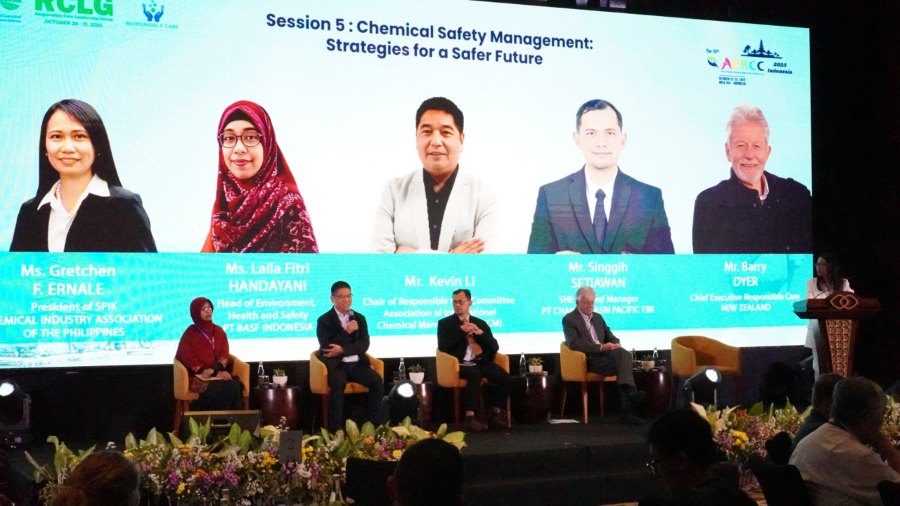 Chemical Safety Management, Engr. Gretchen F. Enarle (SPIK President) led discussions with Ms. Laila Fitri Handayani (PT BASF Indonesia), Mr. Kevin Li (AICM), Mr. Singgih Setiawan (PT Chandra Asri Pacific, Tbk) and Mr. Barry Dyer (RCNZ) Chemical Safety Management, Engr. Gretchen F. Enarle (SPIK President) led discussions with Ms. Laila Fitri Handayani (PT BASF Indonesia), Mr. Kevin Li (AICM), Mr. Singgih Setiawan (PT Chandra Asri Pacific, Tbk) and Mr. Barry Dyer (RCNZ)