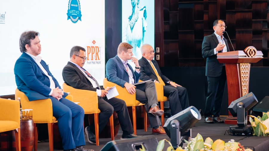 Mr. Dato’ Muhtar Hashim (CICM). With Mr. Riswan Sipayung (PT Dow Indonesia ), Mr. Muhammad Anas Danial (CICM), Mr. F. Purwanto (PT Pupuk Kaltim;) and Mr. Daniel Forest (ACC) Mr. Dato’ Muhtar Hashim (CICM). With Mr. Riswan Sipayung (PT Dow Indonesia ), Mr. Muhammad Anas Danial (CICM), Mr. F. Purwanto (PT Pupuk Kaltim;) and Mr. Daniel Forest (ACC)