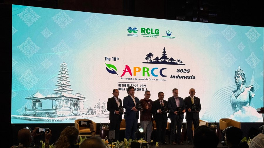 Mr. Tomoya Soma (Argopilot Corporation), Dr. Masayuki Tanabe (JGC Corporation), Dr. Yoshiyuki Yamashita (Tokyo University of Agriculture and Technology), Dr. Taufiek Bawazier (Ministry of Industry of Indonesia), Mr. Akihiro Yamaguchi (METI Japan)