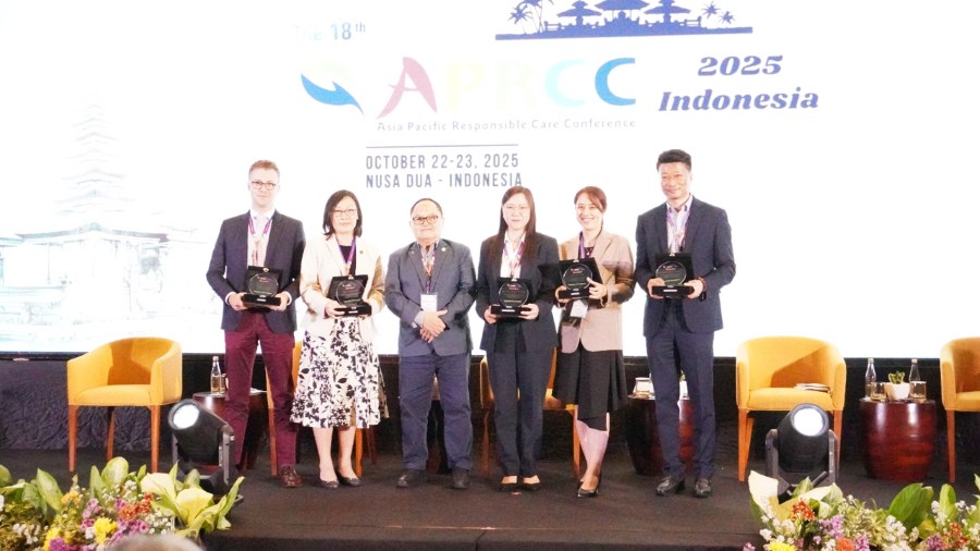 Ms. Sue May Teoh (ExxonMobil), Ms. Siripon Piya-Arksornsak (RCMCT), Ms. Karen Peng (Merck Taiwan), and Mr. Fabien Henry (Nickel Institute Ms. Sue May Teoh (ExxonMobil), Ms. Siripon Piya-Arksornsak (RCMCT), Ms. Karen Peng (Merck Taiwan), and Mr. Fabien Henry (Nickel Institute